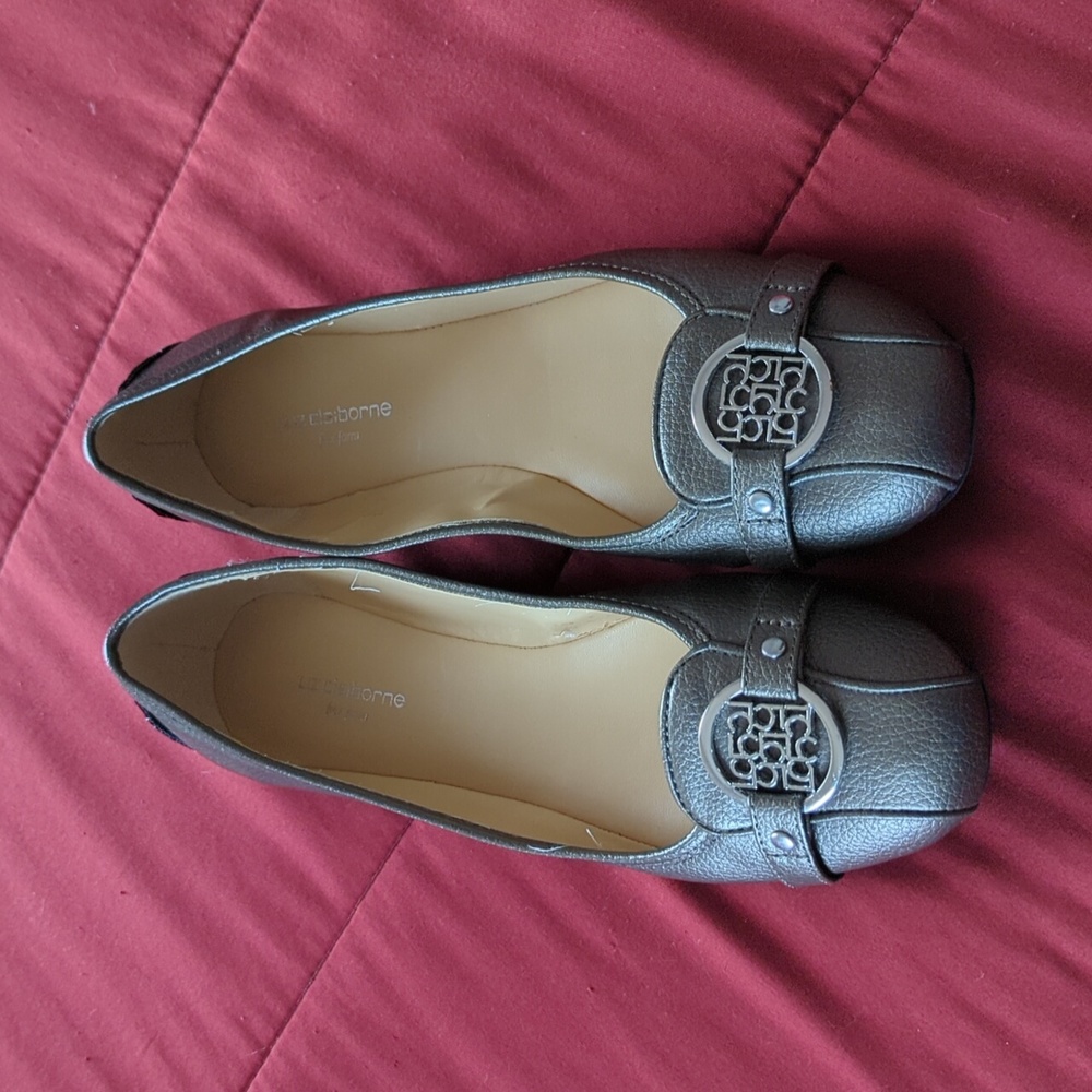 Liz Claiborne Women's Flex Form LC Iris Pewter Flats in Size 7.5m